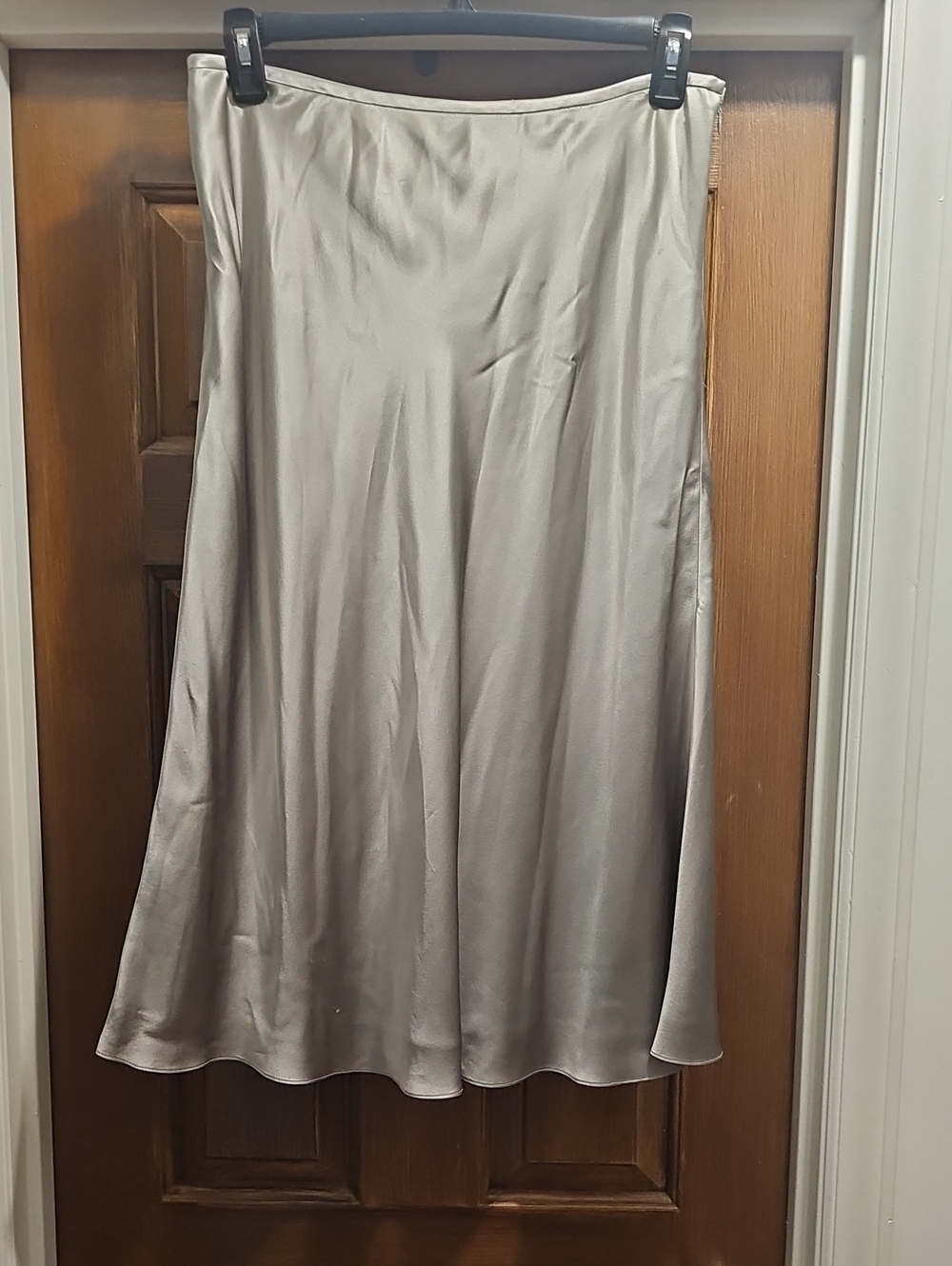 Ralph Lauren Elegant 100 % Silk Skirt in Grey Color. Size 12